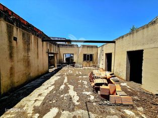 Moradia T4 com Armazém e terreno - Grande imagem: 2/32