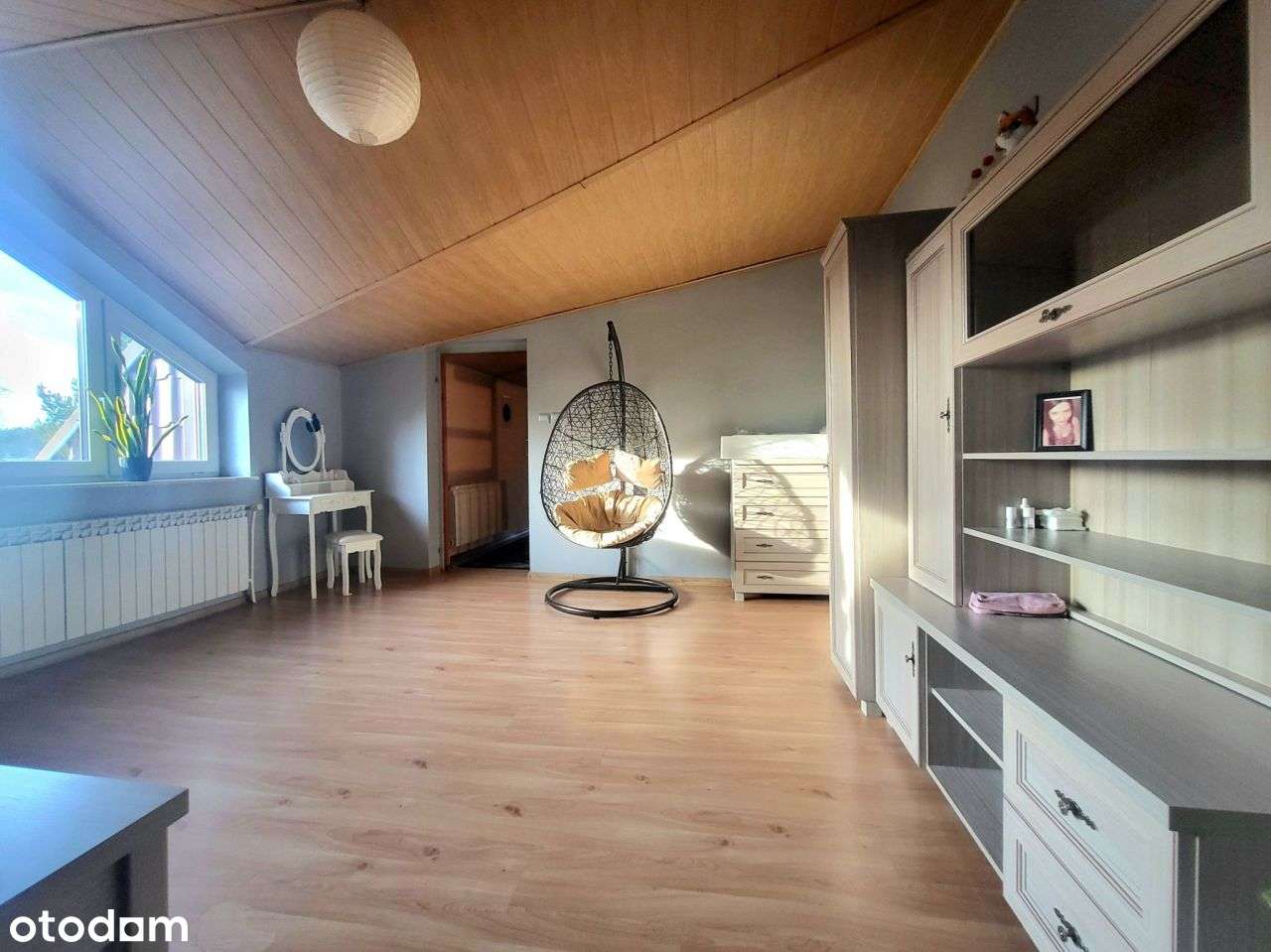 Piękny dom z dużą działką w Ostrowcu Świętokrzyski-0