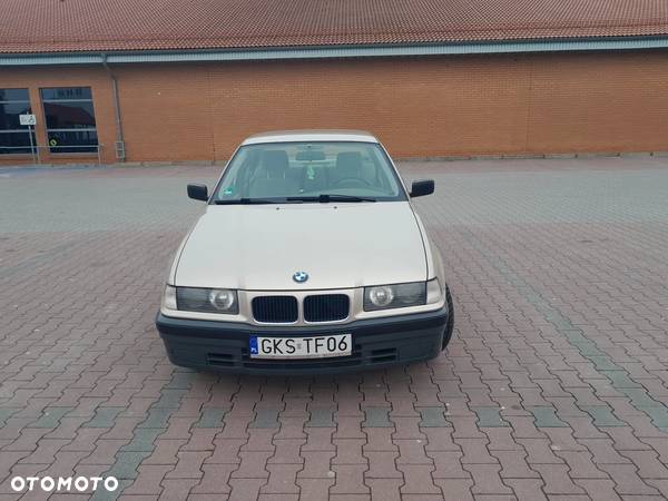 BMW Seria 3 318i - 6