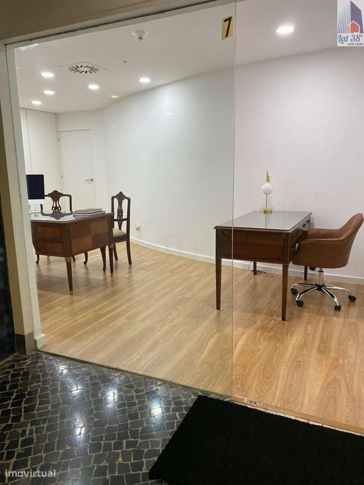 ESPAÇO COMERCIAL / ESCRITÓRIO À VENDA – RUA CASTILHO, LISBOA - Grande imagem: 2/8