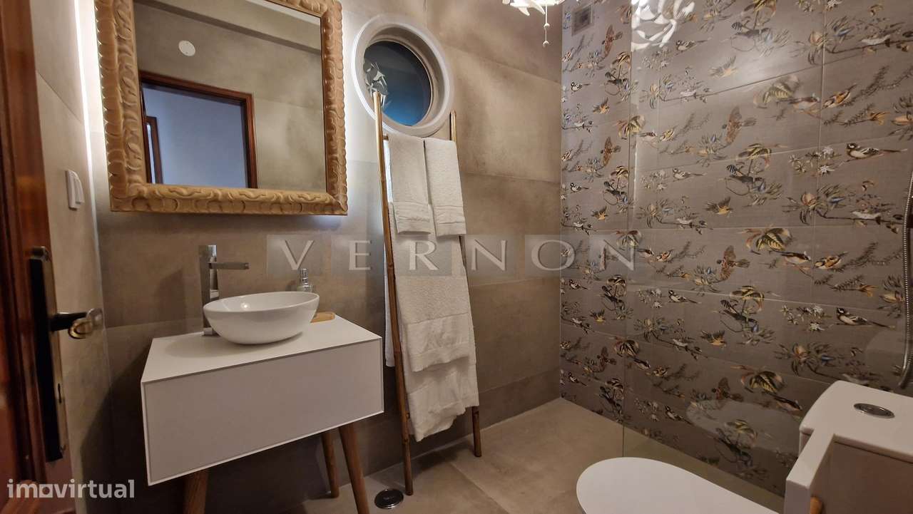 Charmosa e espaçosa moradia com 3 quartos e piscina para venda entre L-19