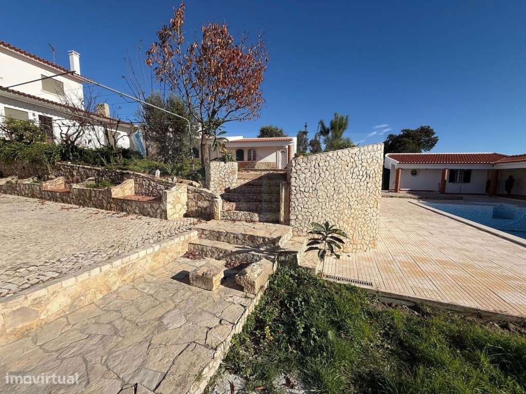 Moradia individual com anexos, piscina, armazéns e terreno - Grande imagem: 3/20