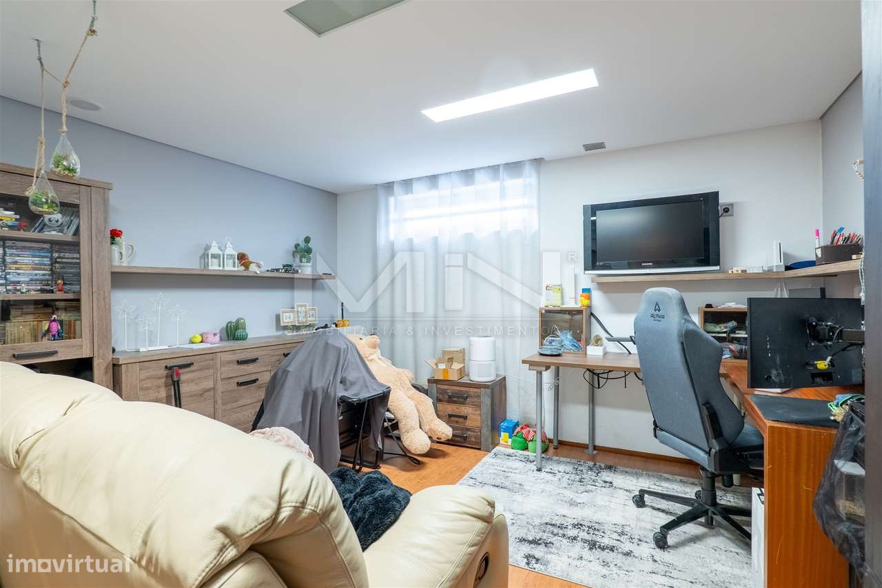 Moradia T3+1 - Exclusividade, Design e Conforto Superior-37