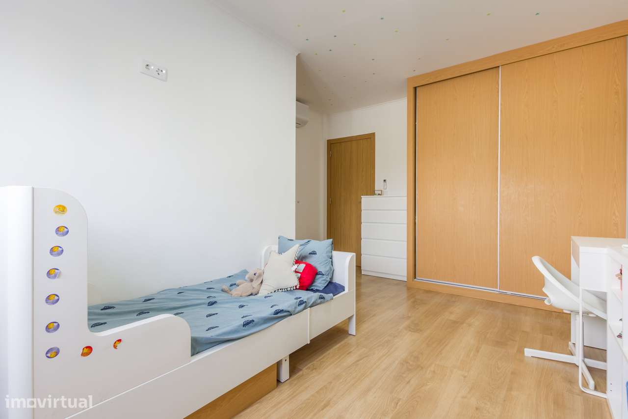 Moradia isolada com piscina aquecida num terreno de 398 m²!-34