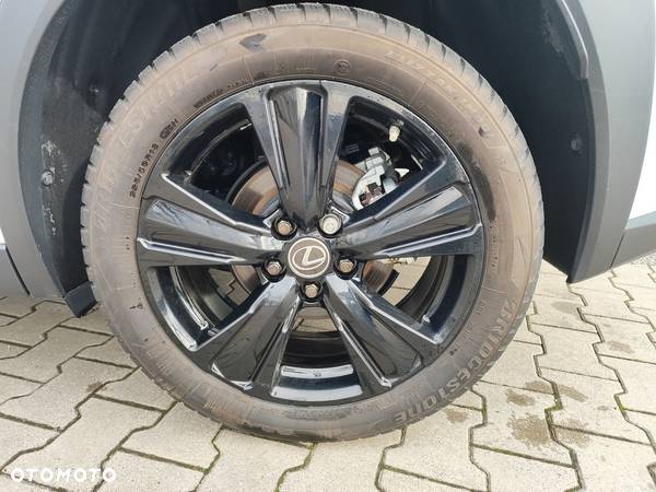 Lexus UX 200 GPF F Impression 2WD - 28