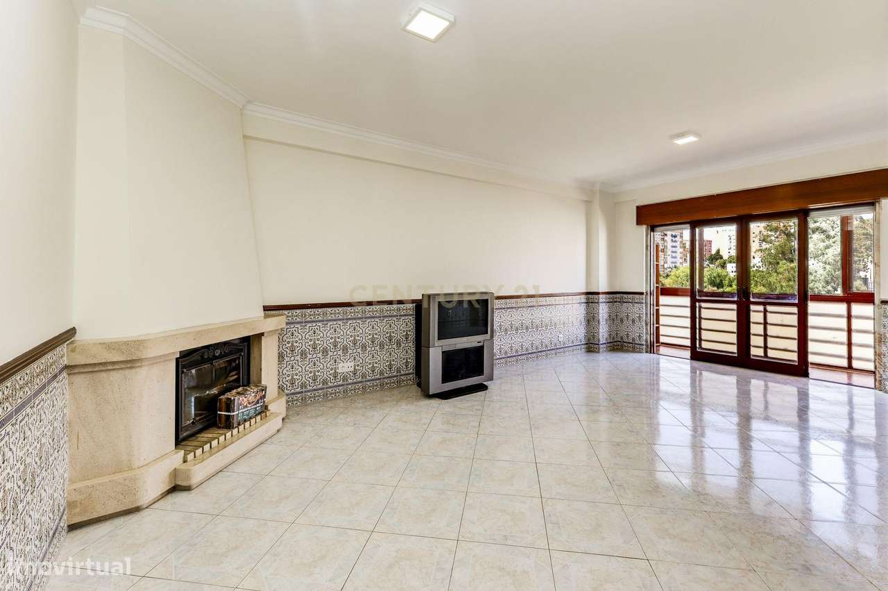 Apartamento T2 com 99 m² na Avenida dos Bons Amigos - Agualva-Cacém - Grande imagem: 1/25