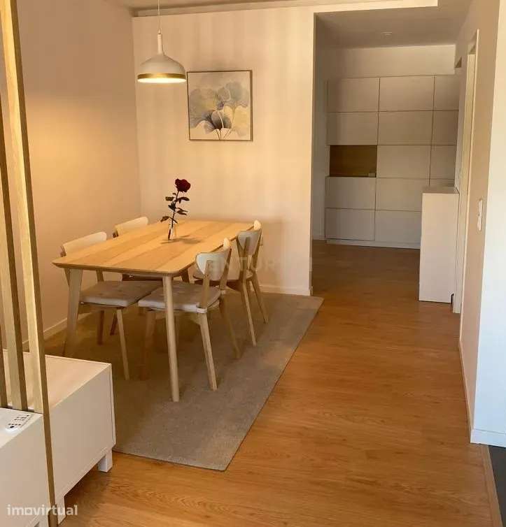 Apartamento mobilado com dois quartos e vista para o mar e para o Port - Grande imagem: 5/29