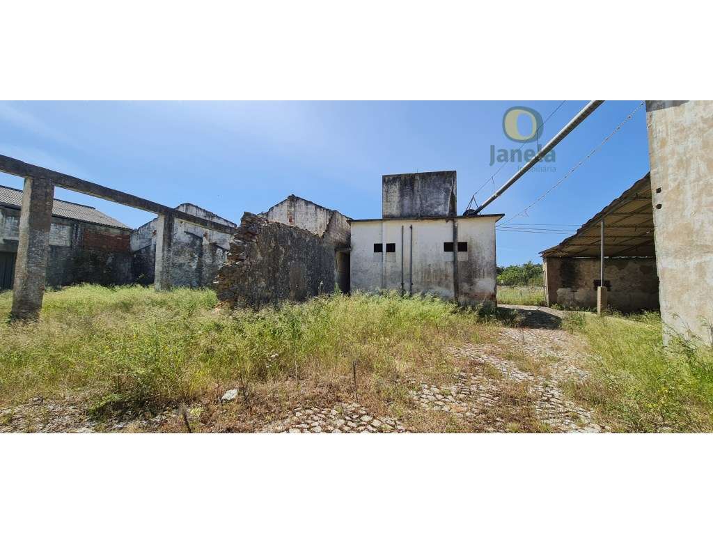 Fábrica com área urbana de 3897,35 m2 e terreno de 7765,69m2, bons ... - Grande imagem: 5/34