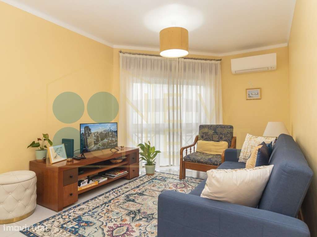 Apartamento T2 em Vila Maria - Semi-Renovado e Mobilado-18