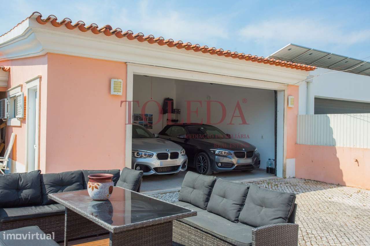Moradia Isolada T4 em Azeitão com Piscina, Garagem e Churrasqueira-17