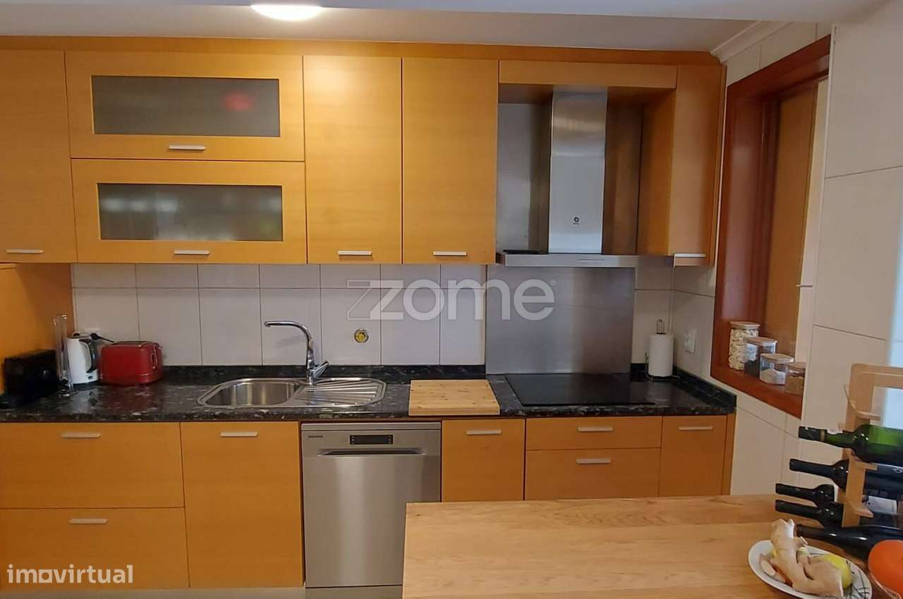 Excelente T3 Com Condominio Fechado