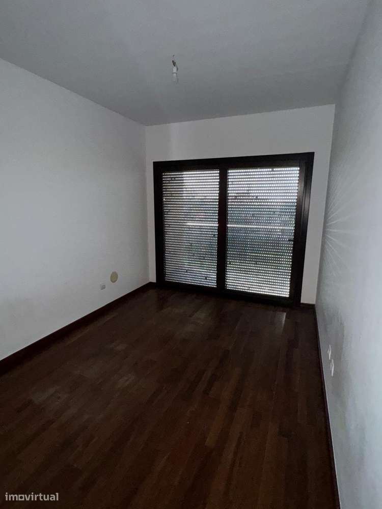 Imóvel de banco :T4 com varanda, garagem em Torres Vedras-8