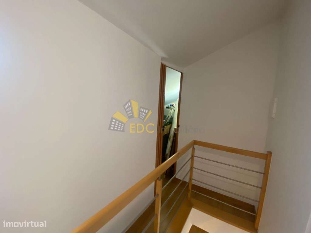 Apartamento Duplex T2+1 com Parqueamento, Arrecadação e Varanda | E...-44