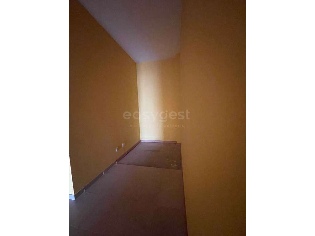 Loja com 100m² - situada na cidade de Caldas da Rainha - Grande imagem: 4/20