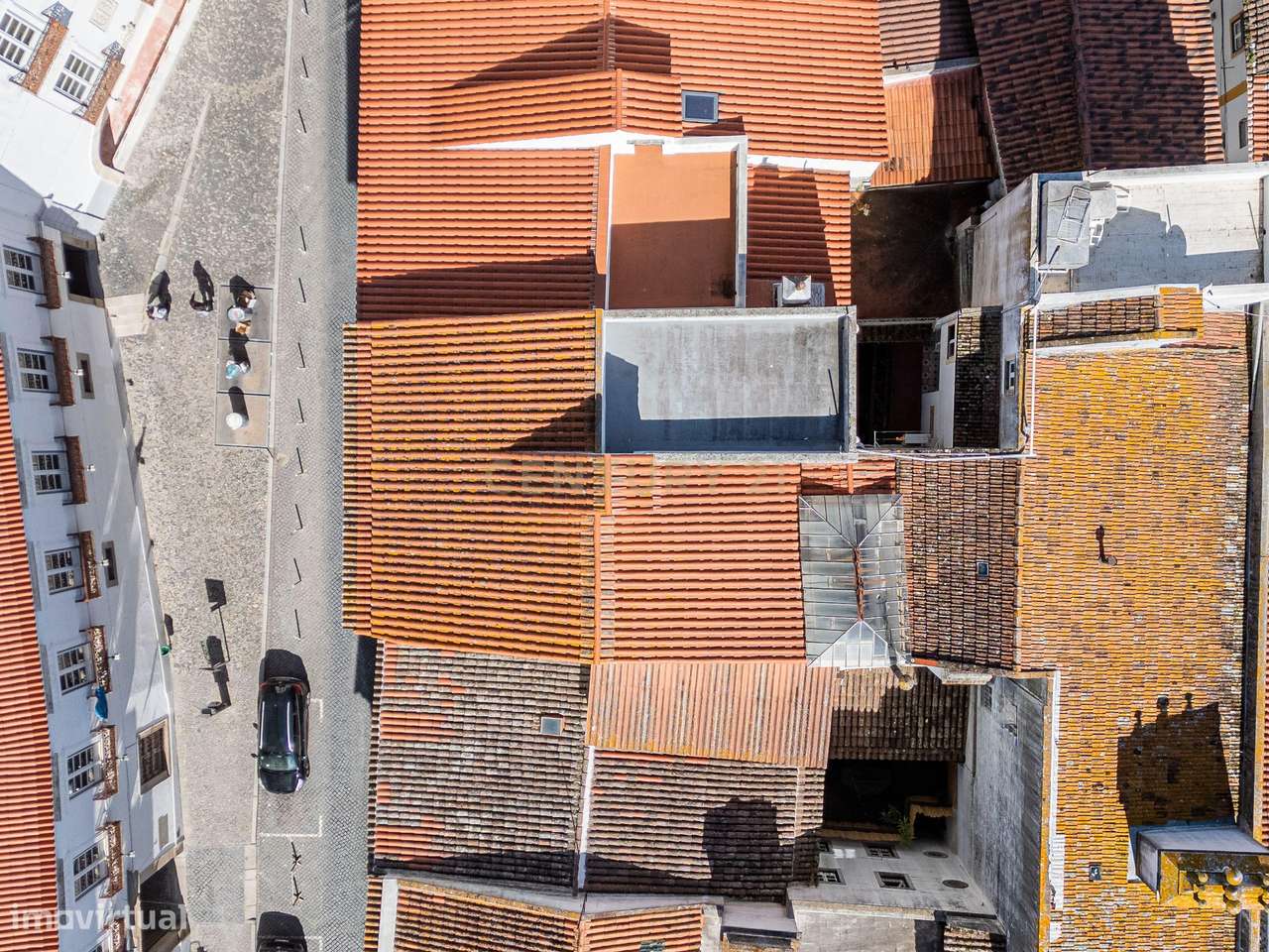 "Exclusiva Moradia Senhorial no Coração Histórico de Évora."-11