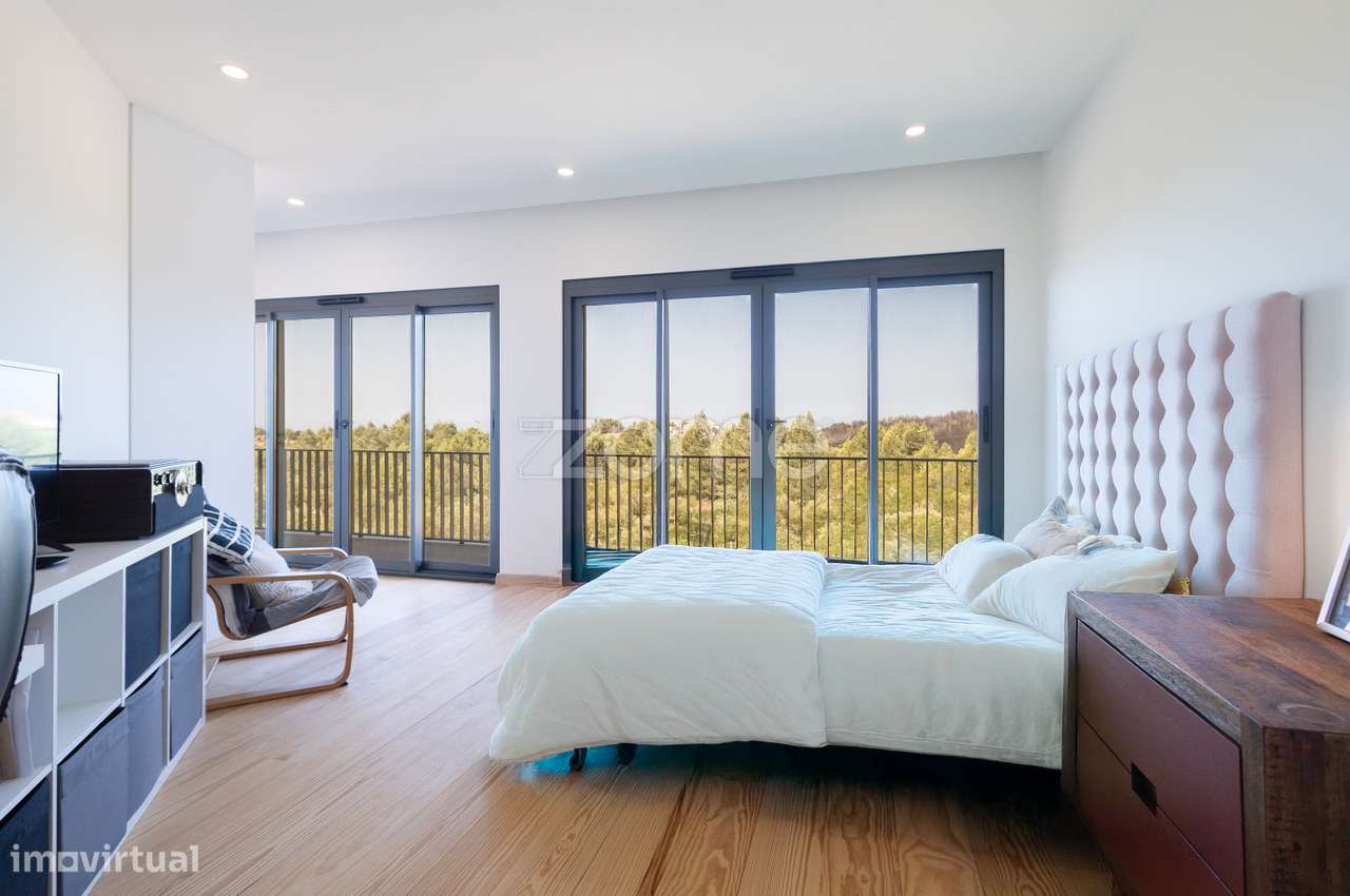 Moradia T4 com Piscina e Jardim no Zambujeiro – Alcabideche - Grande imagem: 1/40