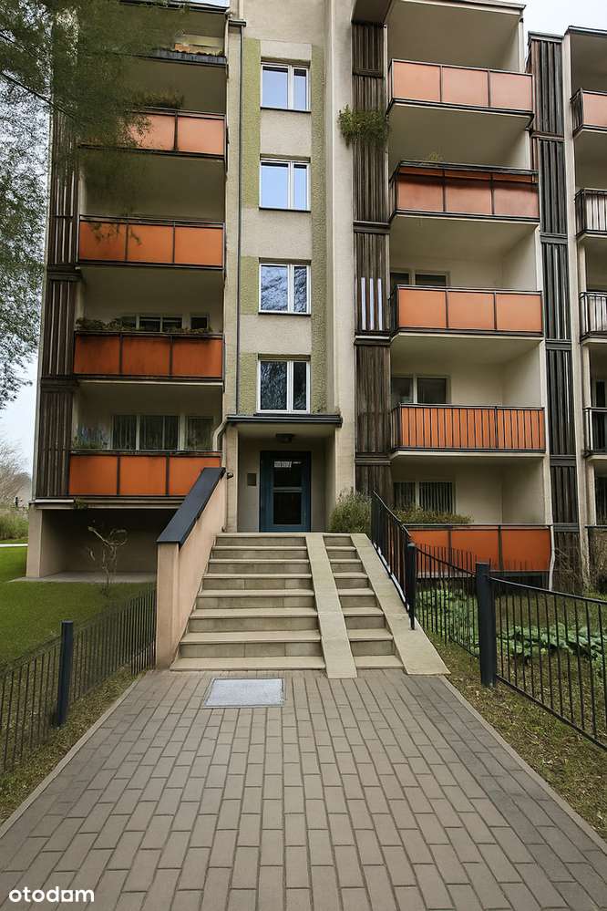 3 Pokojowe Mieszkanie z Wygodnym Balkonem-14