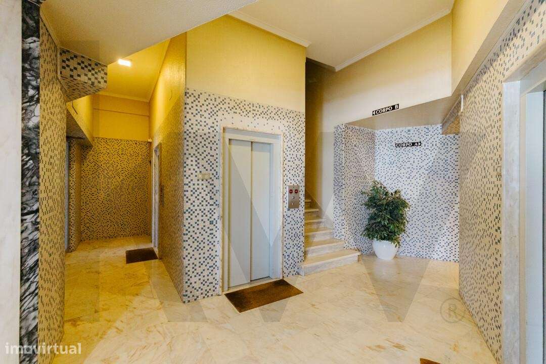 T2 Renovado com Garagem no Coração do Lumiar - Grande imagem: 4/44