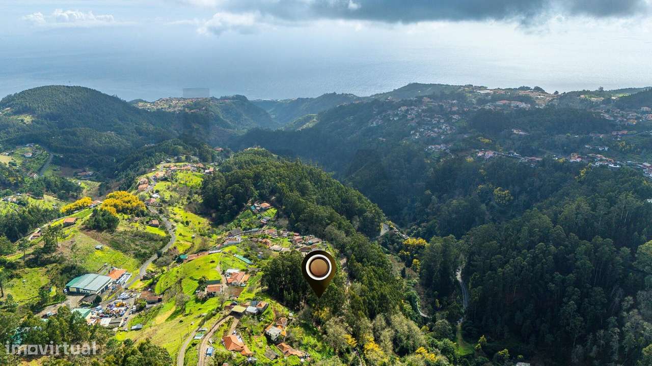 Terreno localizado na Camacha, com área total de 1.430 m2-5
