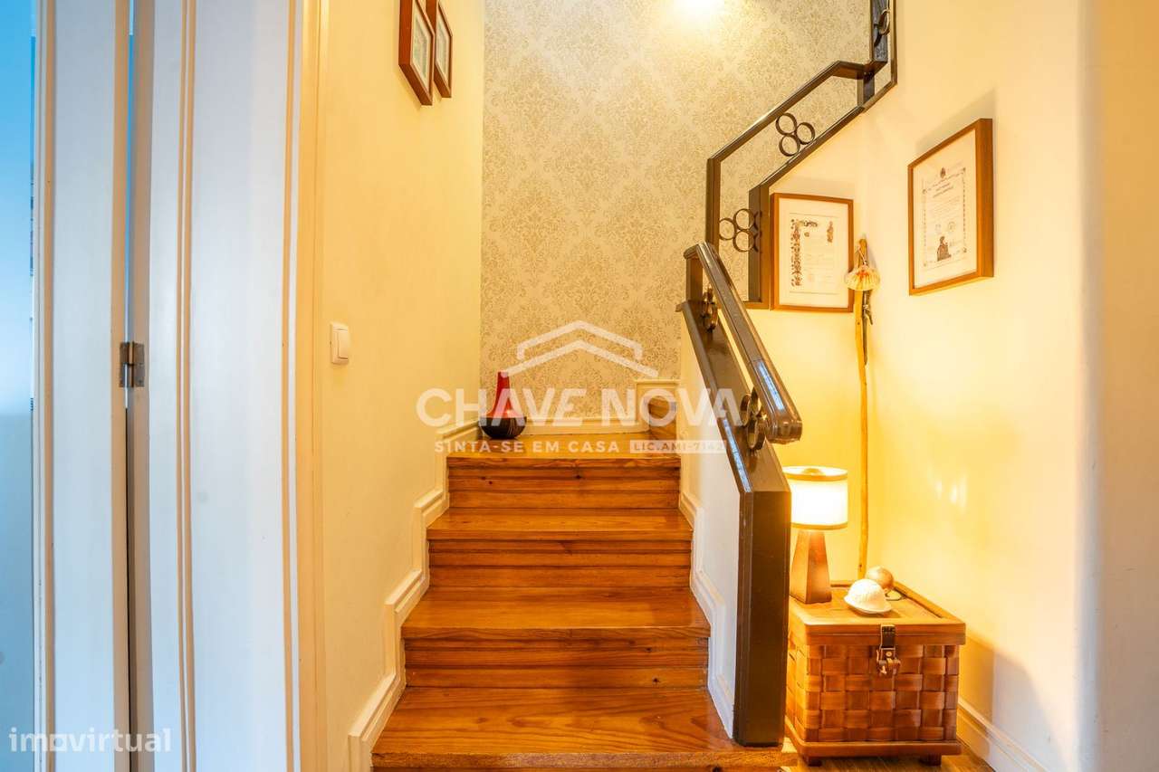 Moradia Bi-Familiar T4 + T2 com Potencial de Rendimento em Ramalde ...-6