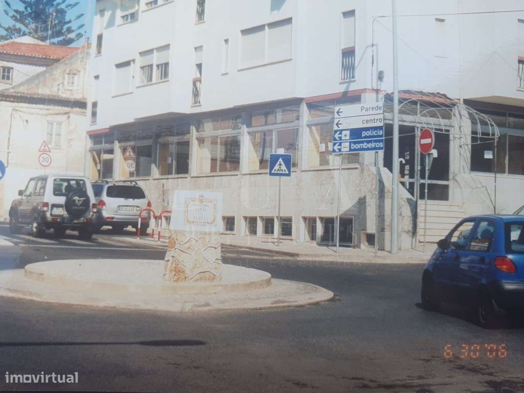 ESPAÇO COMERCIAL DE R/c COM 740m2 NO CENTRO DE CARCAVELOS-7