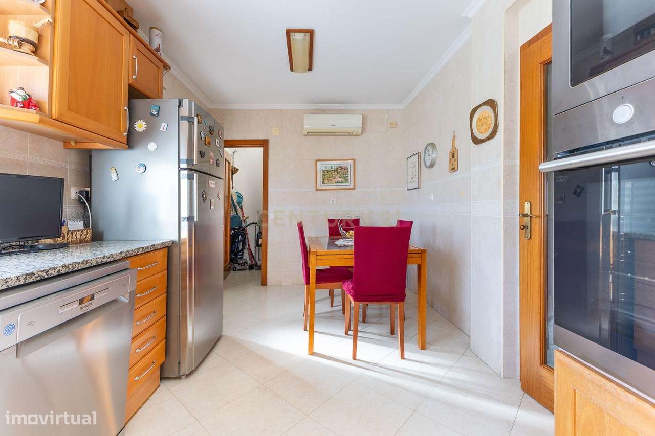 Moradia em Banda T4 | 3 Pisos | Aldeia de Paio Pires 490.000 € | 249 m-11