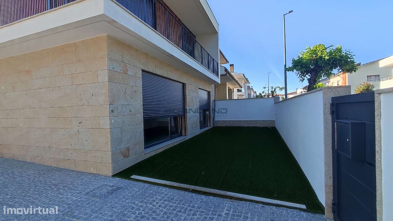 Moradia Geminada T4 - Pronta habitar-25