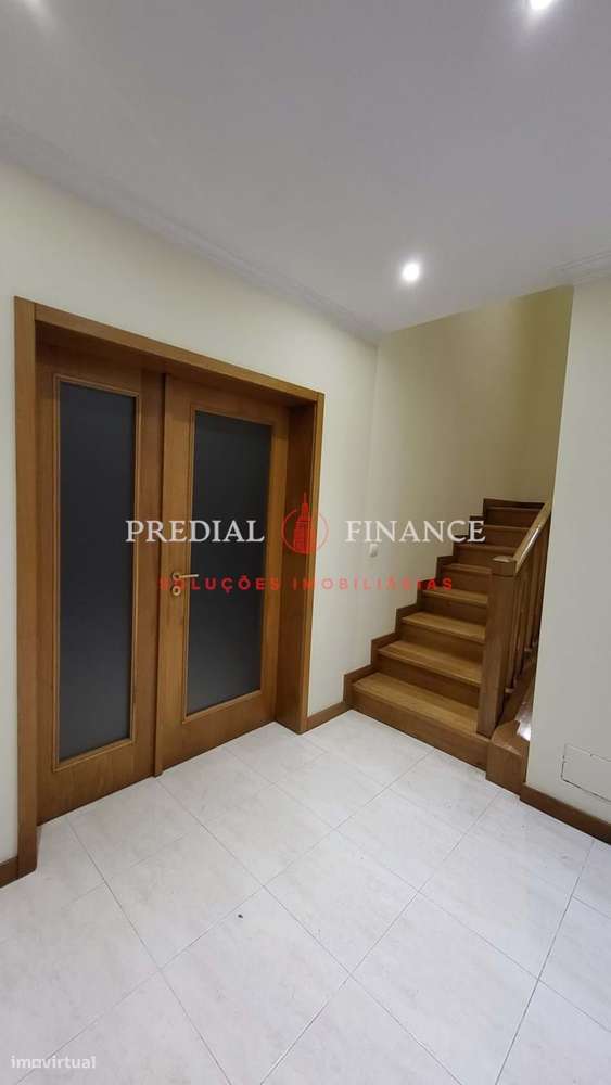 Moradia T4 com Jardim, Terraço, Garagem Dupla e Área de Barbecue — Exc-8