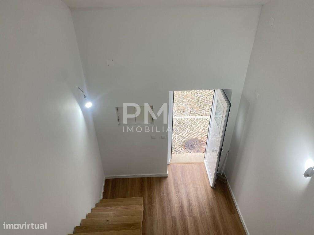 Moradia T2 no Centro de Benavente com Logradouro, totalmente remodelad-12