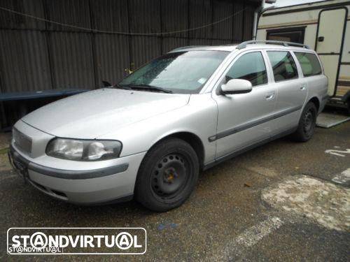 Volvo V70 de 2002 para peças - 1