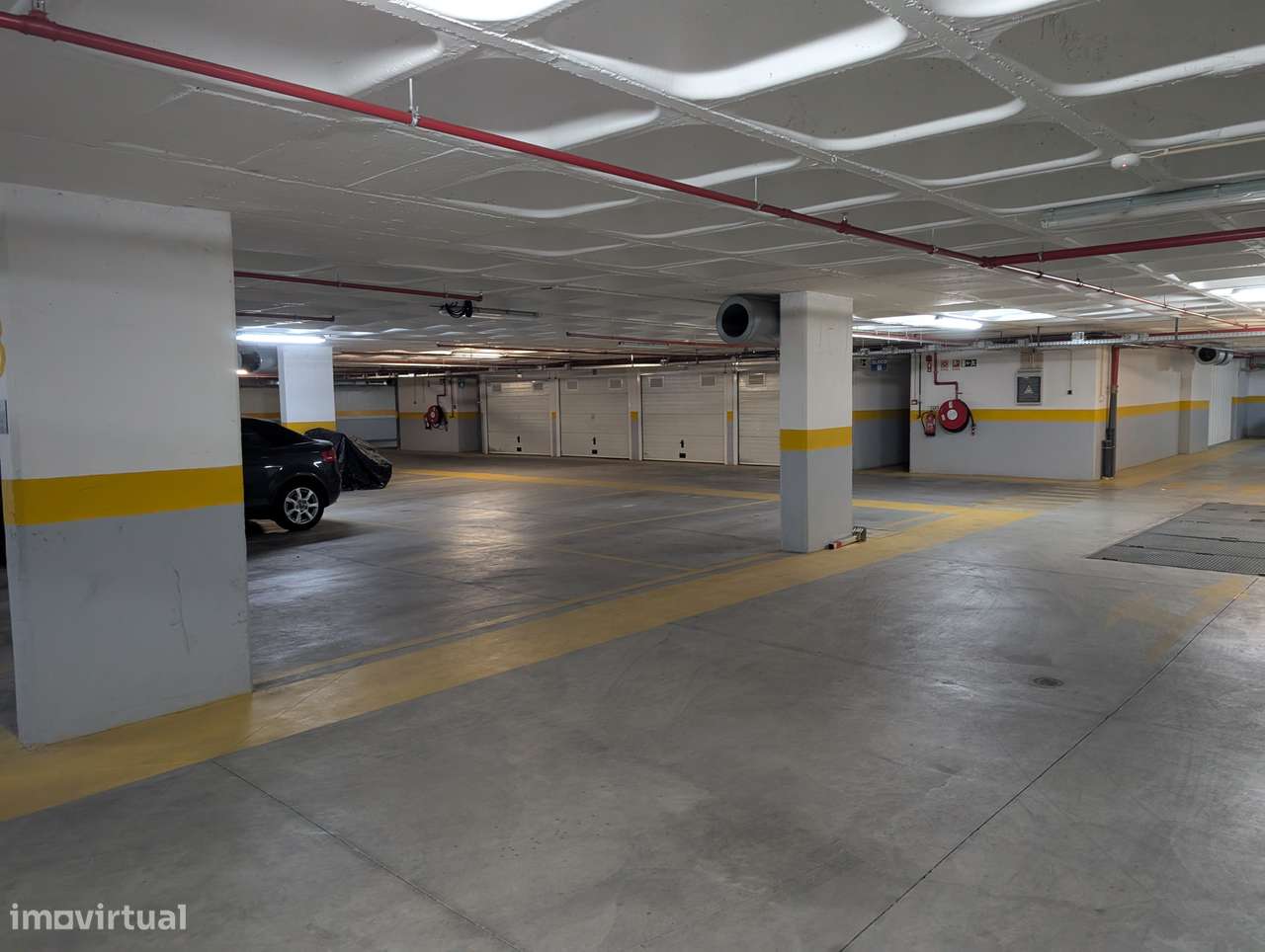 Garagem espaçosa box 3 carros Costa da Caparica-11