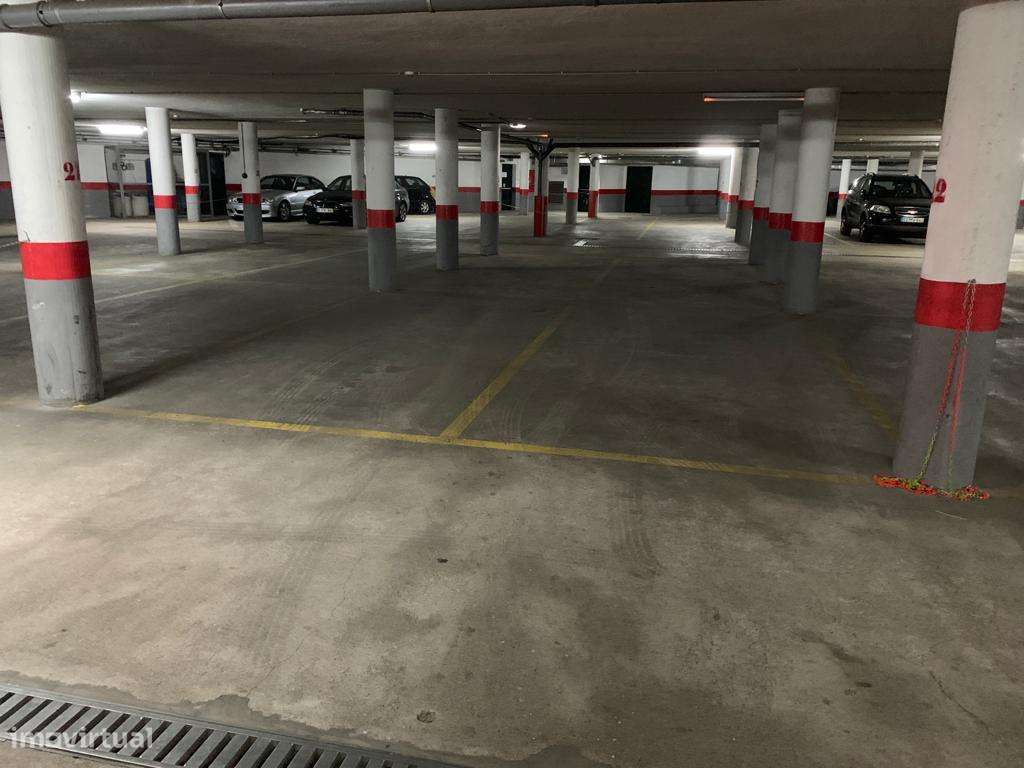 Garagem Grande + Arrumos 3m2 - Grande imagem: 4/7