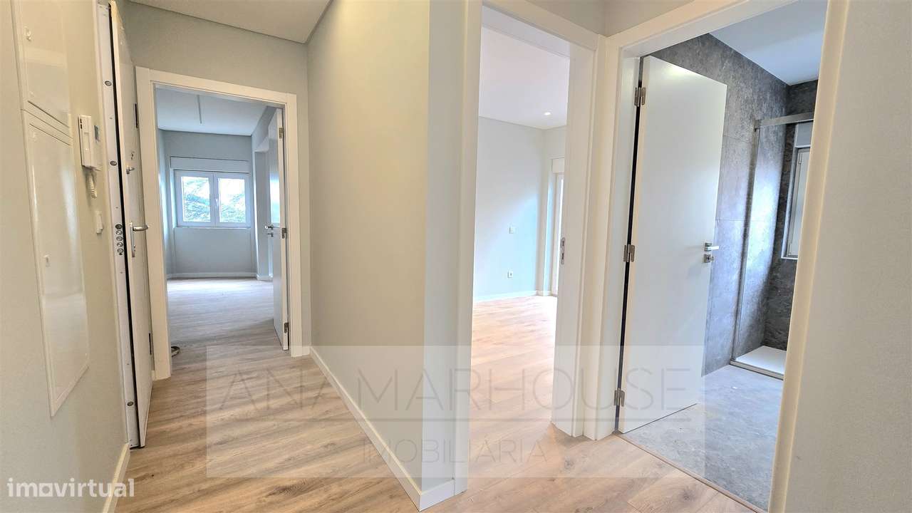 T2 remodelado primeiro andar com varanda, Mina de água, Amadora,Lisboa - Grande imagem: 3/23