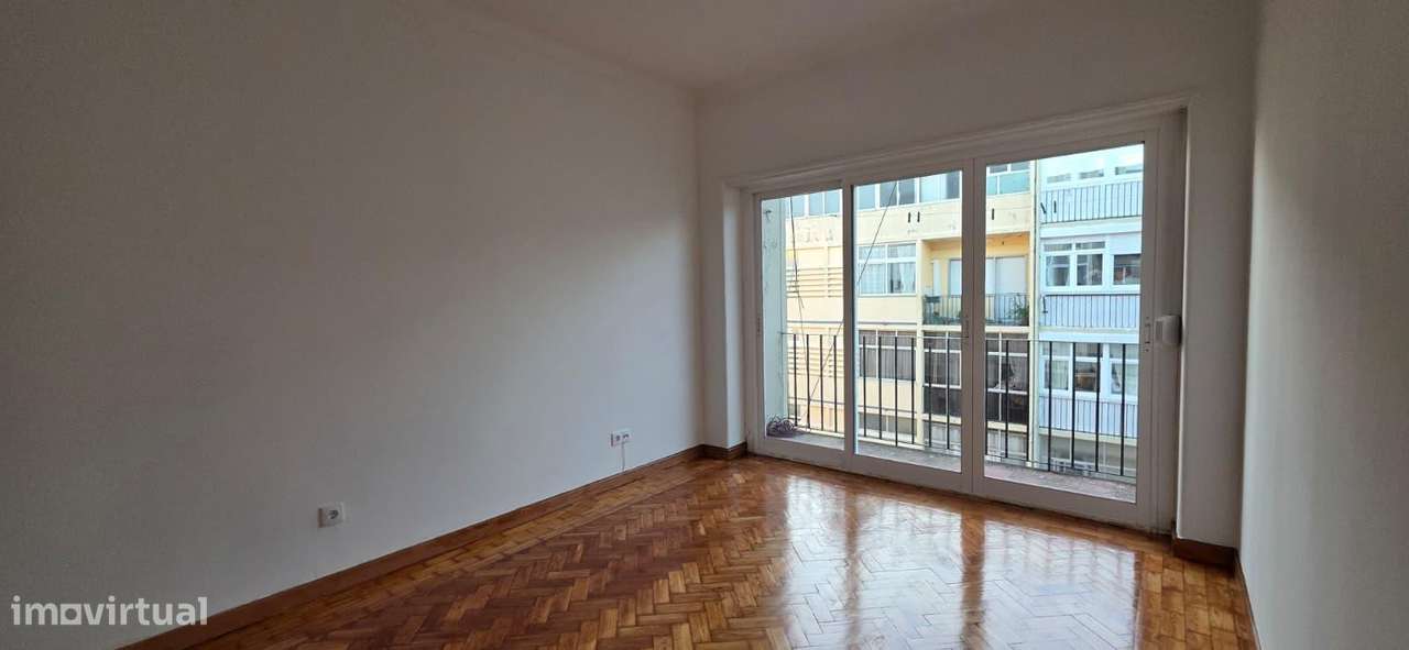 Apartamento T2 localizado em Queluz-10