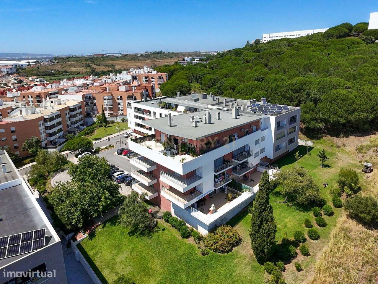 Apartamento Único T2 de 82m2 com Terraço de 75m2 em Porto Salvo-30
