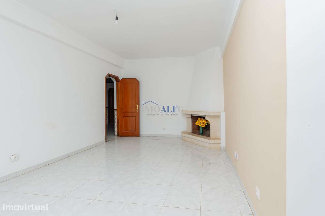 Apartamento T3 no centro de Vialonga com elevador-10