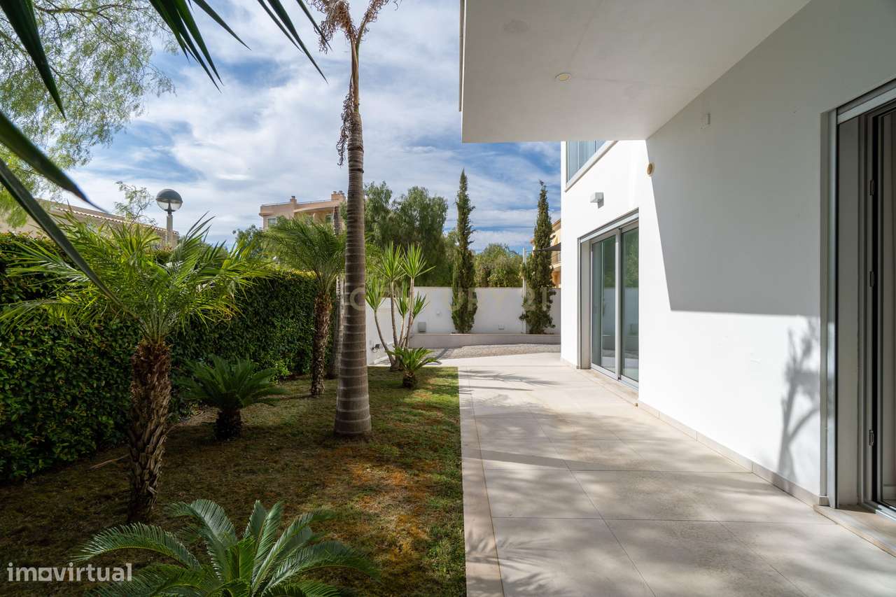 Moradia Contemporânea T3+2 | Zona Premium - Montenegro, Faro-27