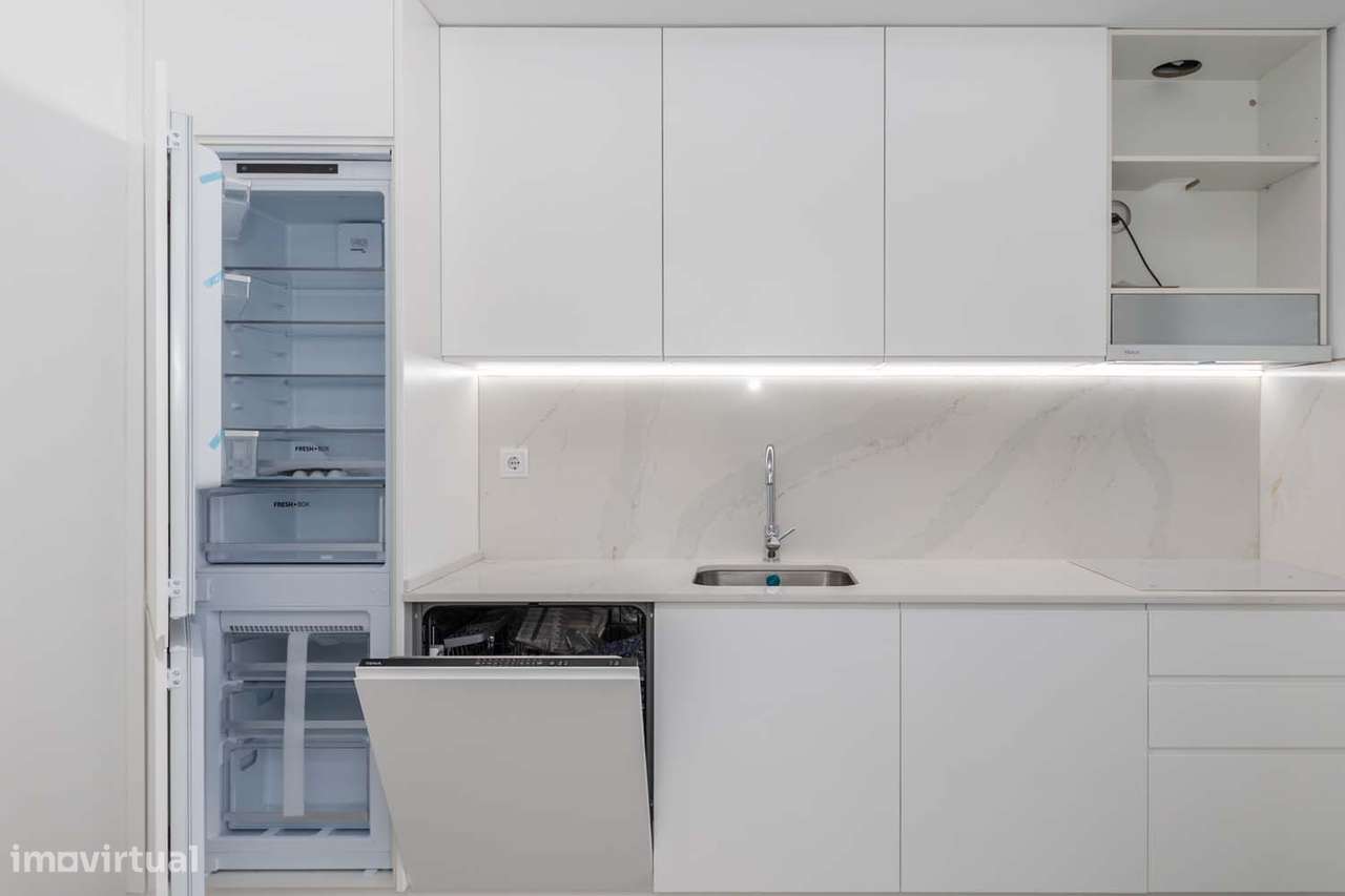 T3 NOVO – Apartamento com Espaço Exterior Único de 500 m² no Seixal-12