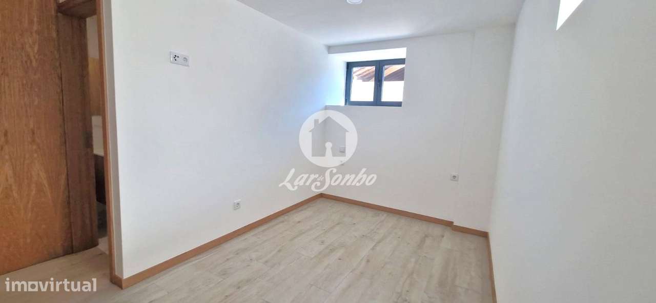 Moradia isolada T5 totalmente recuperada - Grande imagem: 4/28