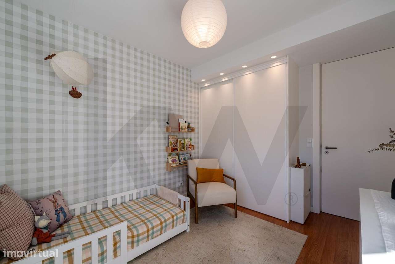 T2 Remodelado com Excelente Exposição Solar no Laranjeiro e Feijó, Alm-21