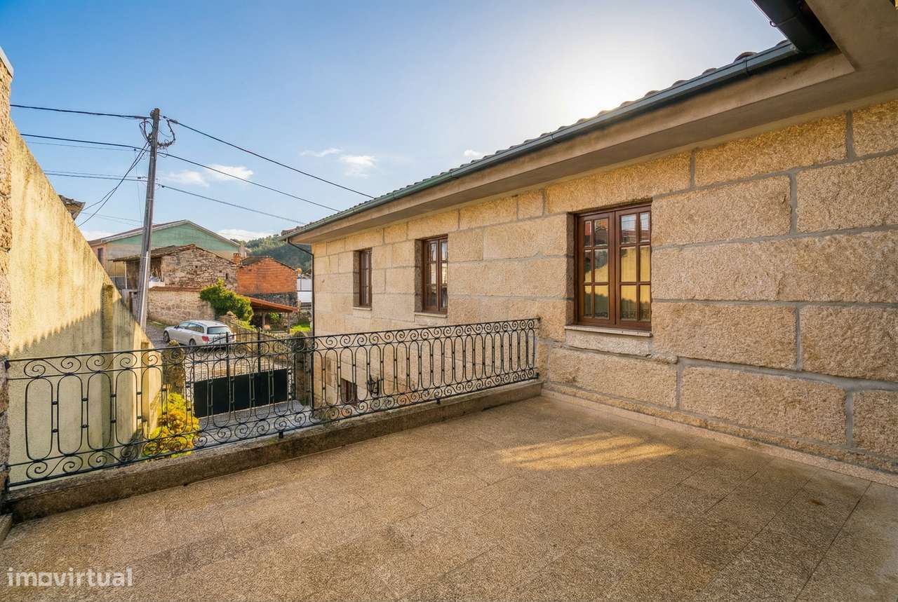 Moradia T5 em pedra em Vila Verde da Raia - Chaves-33