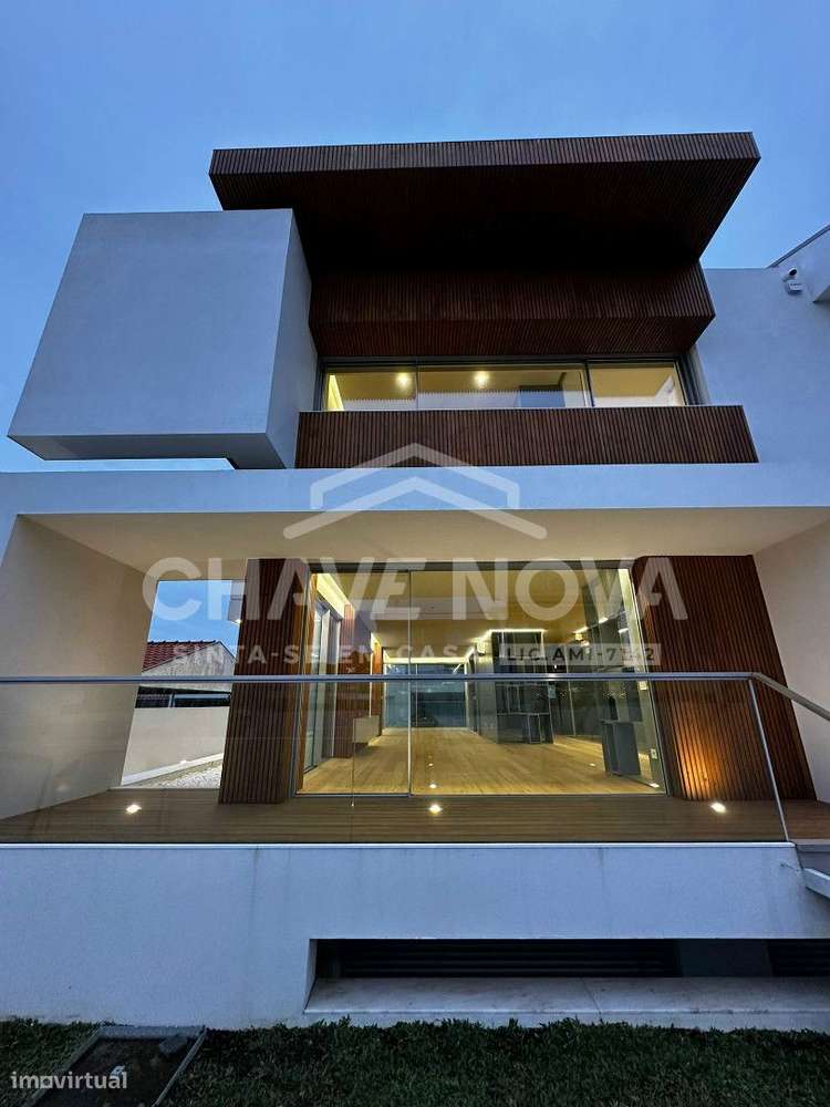 Moradia Geminada V4 Nova, próxima das praias Canidelo - Grande imagem: 2/24