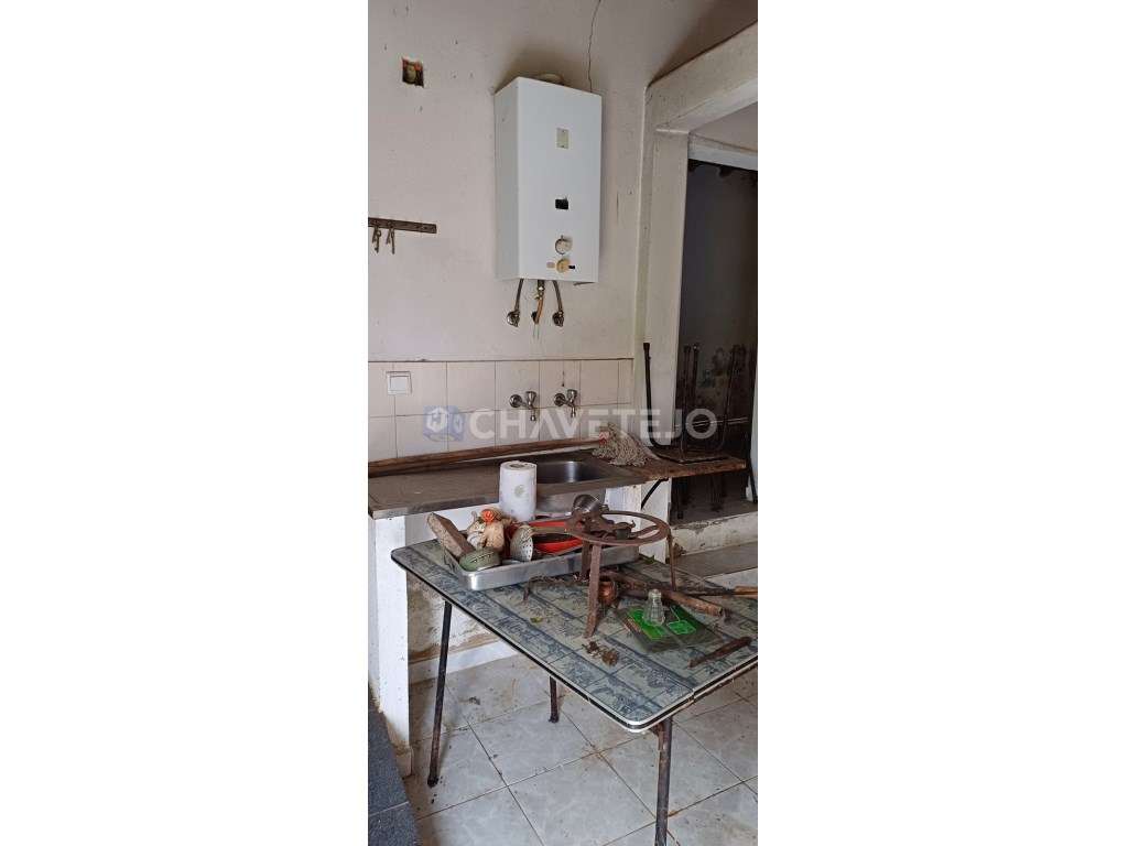 Casa Antiga Com Arrecadação e Terreno Para Recuperar, Cernache do B...-9