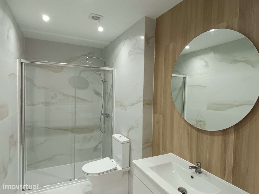 Apartamento T2 Renovado para Venda em Loures-4