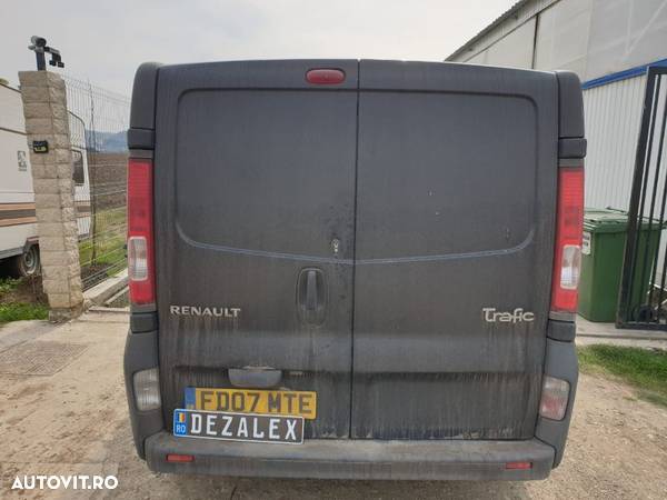 Dezmembrez Renault Trafic 2.0dci - 3