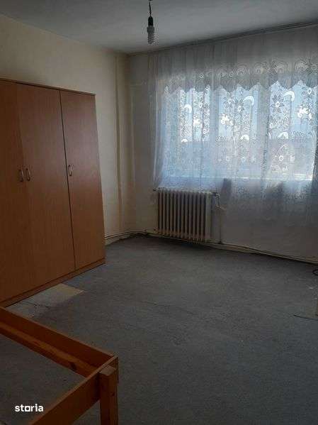 Ap. 2 camere, decomandat, NEAMENAJAT, 53m2, etaj 4/4, bloc CEC, Panciu - Imagine principală: 5/8