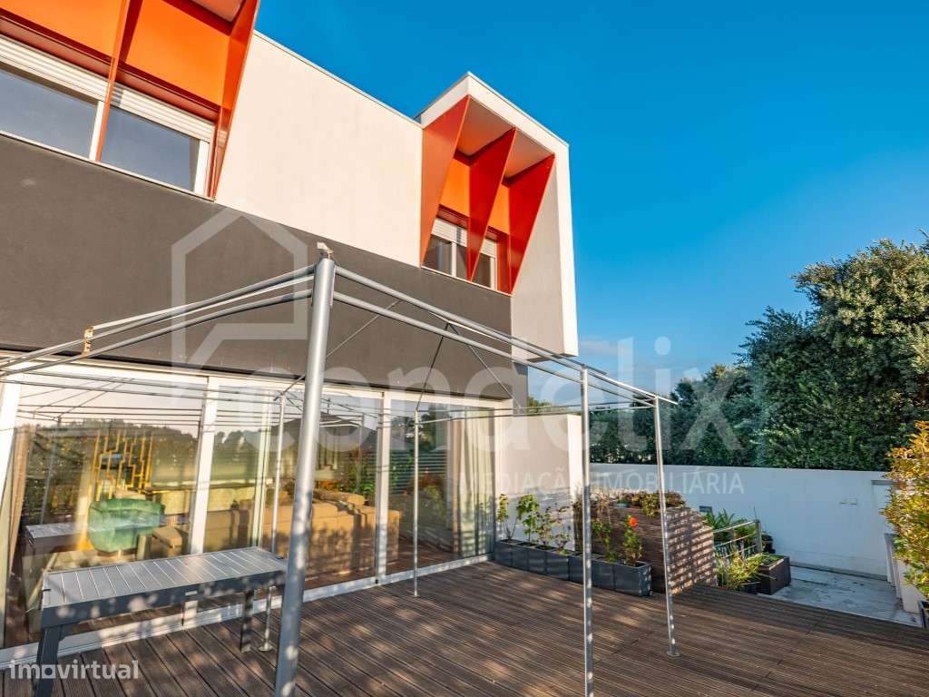 Moradia T3 com terraço, piscina e decoração de autor, Madalena-55