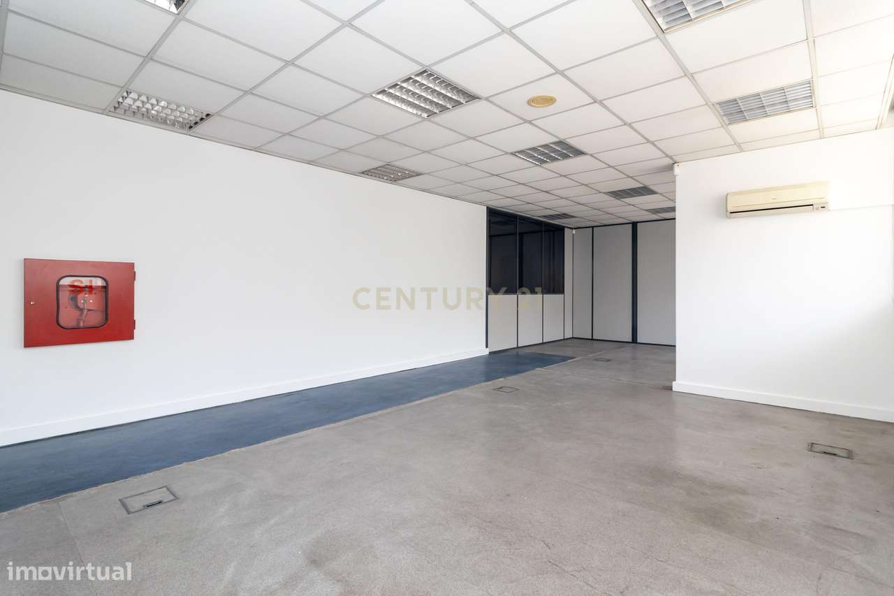 ESPAÇO COMERCIAL/SERVIÇOS com 311m2, para venda, no centro do Prior Ve-23