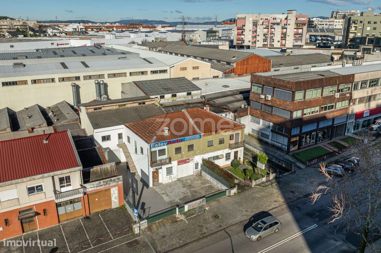 Propriedade de Grande Dimensão com Habitação e Área Industrial-25