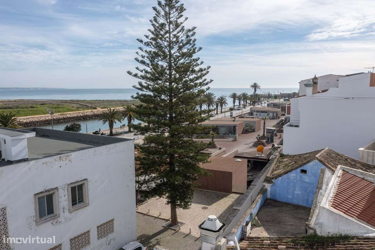 OPORTUNIDADE, PRÉDIO T6 PARA RENOVAÇÃO NO CENTRO HISTÓRICO DE LAGOS - Grande imagem: 2/28